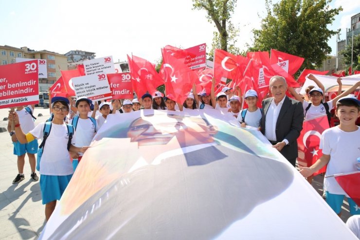 Küçükçekmece’de 97. yılına özel 97 metre uzunluğunda dev resim etkinliği