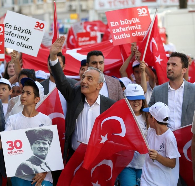 Küçükçekmece’de 97. yılına özel 97 metre uzunluğunda dev resim etkinliği