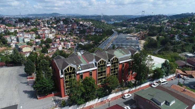 Sarıyer’de risk nedeniyle kapatılan okul havadan görüntülendi