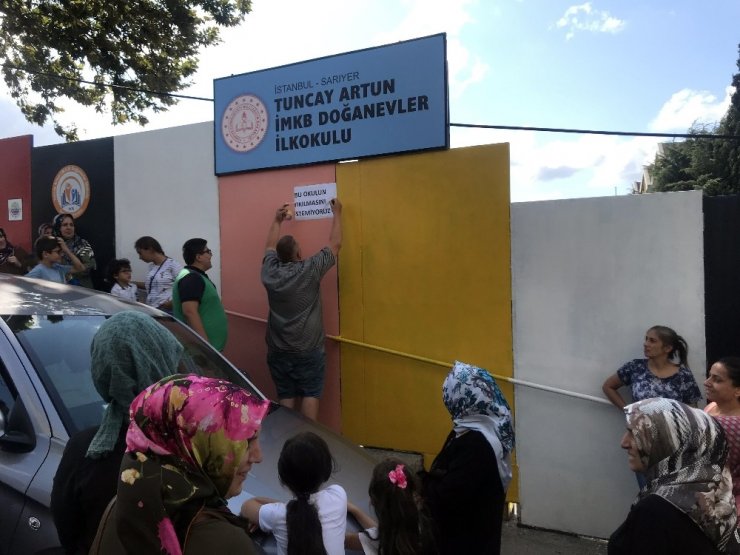 Sarıyer’de veliler okulun tahliye edilmesi kararına tepki gösterdi