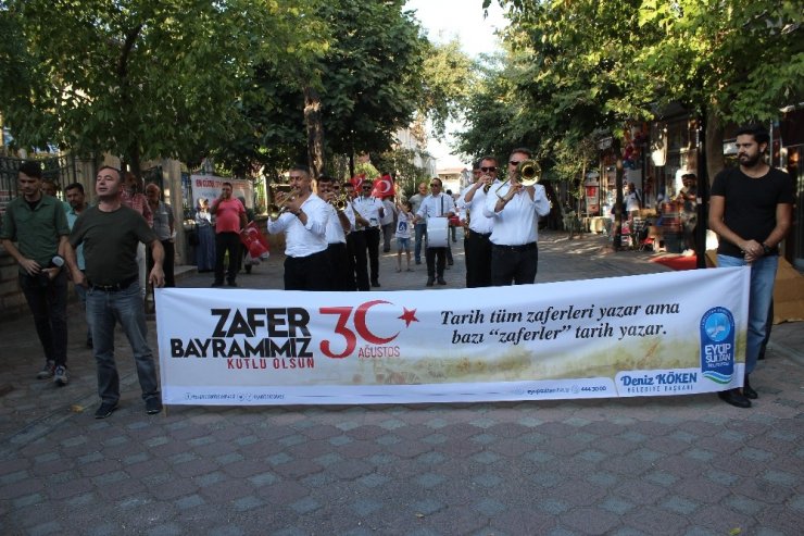 30 Ağustos coşkusu Eyüpsultan’ı sardı