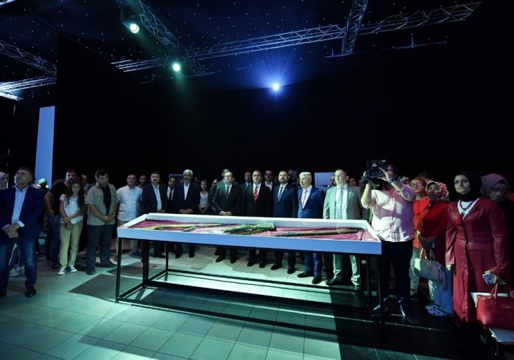 Taksim Meydanı’nda 30 Ağustos Dijital Gösteri Merkezi açıldı