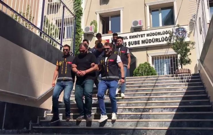 İstanbul’da çekici ile lüks otomobil çalan çete çökertildi