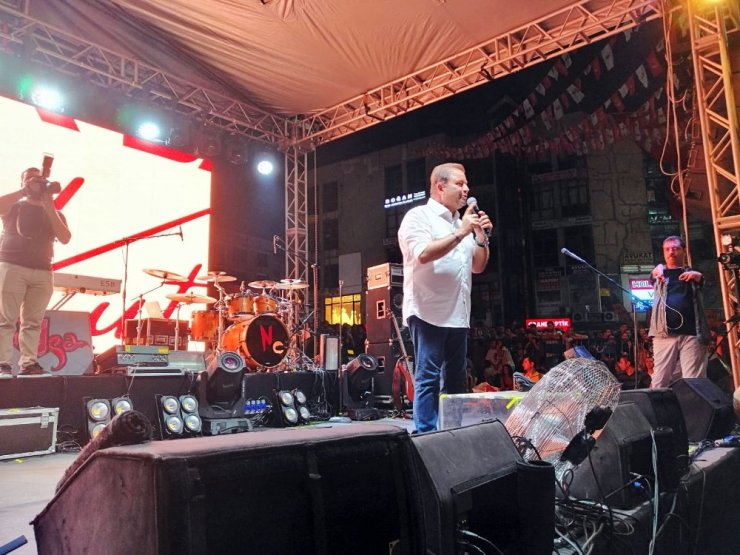 Maltepe’de binlerce kişilik fener alayı