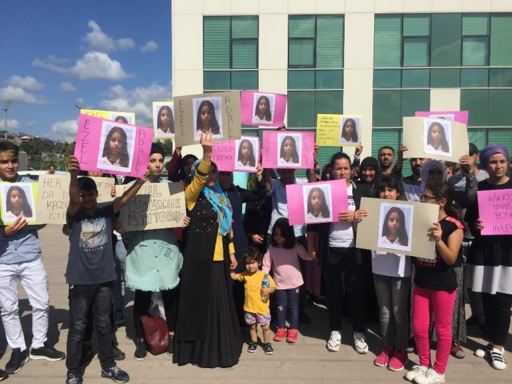 Boynuna saplanan makasla felç kalan Ezel’in ailesi eylem yaptı