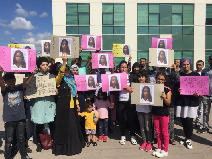 Boynuna saplanan makasla felç kalan Ezel’in ailesi eylem yaptı