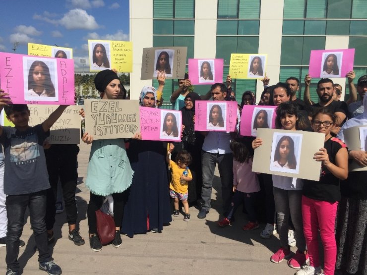 Boynuna saplanan makasla felç kalan Ezel’in ailesi eylem yaptı