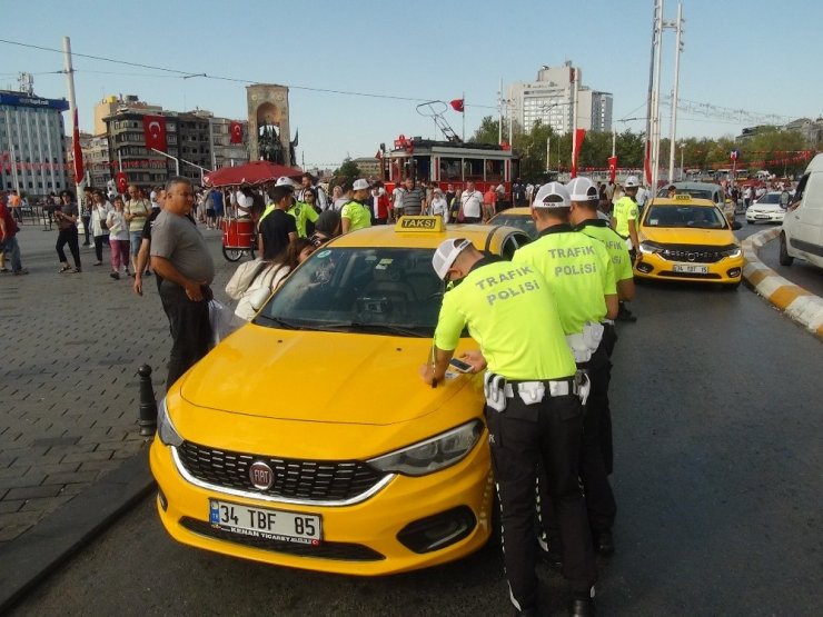 Taksim Meydanı’nda taksicilere uygulama