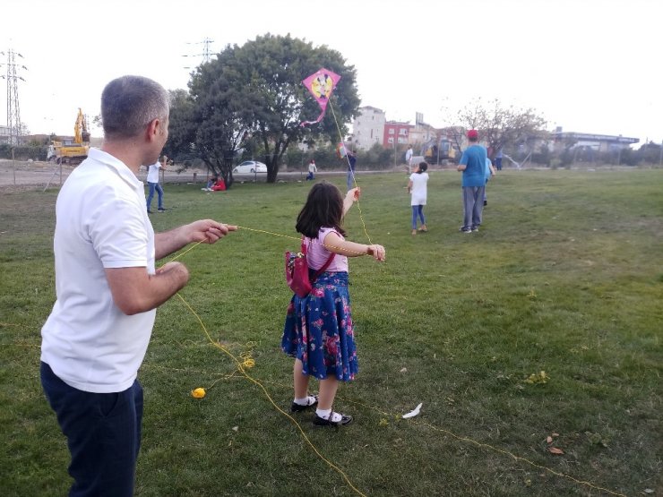 Esenler’de gerçekleştirilen Uçurtma Şenliği renkli görüntülere sahne oldu