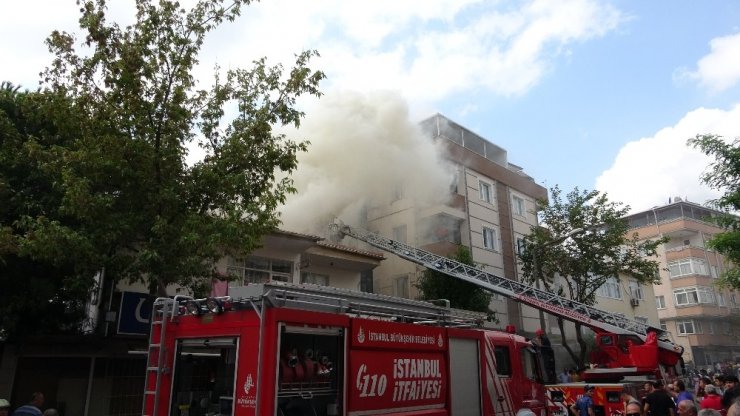 Eskicide çıkan yangın 3 binaya sıçradı