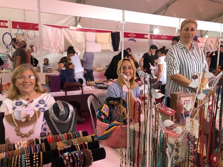 Sancaktepeli kadınların el emeği göz nuru ürünleri satışa sunuldu