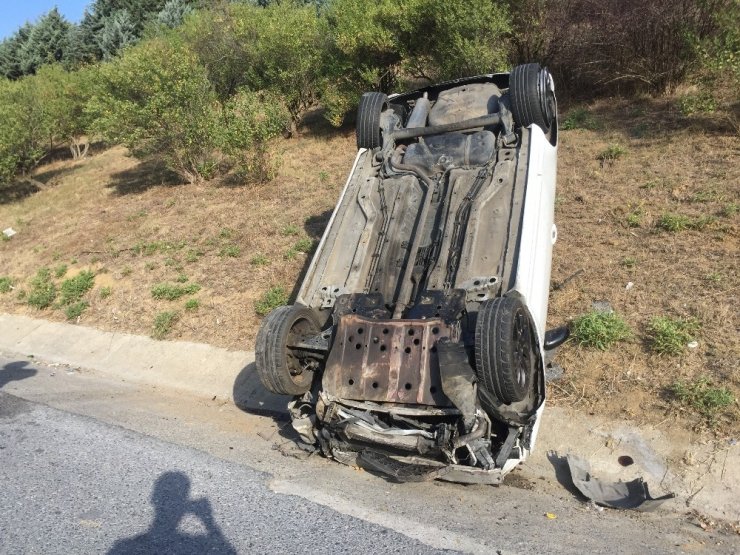 Sultangazi’de kendisini sıkıştıran taksiciden kaçmak isterken takla attı