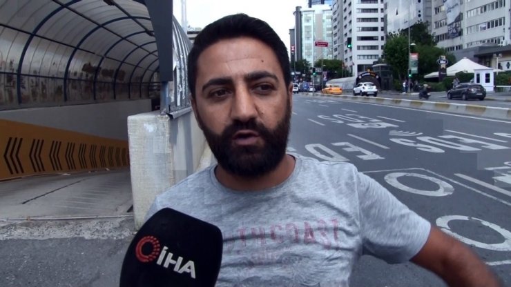 İstanbul’da motosikletlinin metrelerce sürüklendiği kaza kamerada