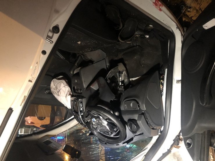 Maltepe ve Üsküdar’da meydana gelen iki ayrı trafik kazasında 3 kişi yaralandı