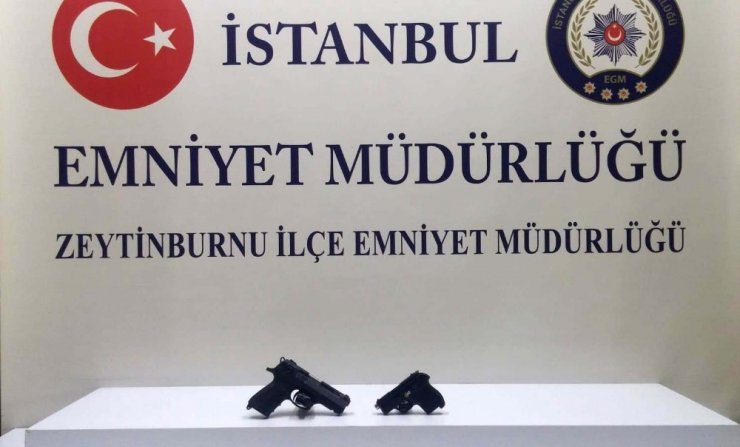 Sokak ortasında aracı kurşun yağmuruna tutular