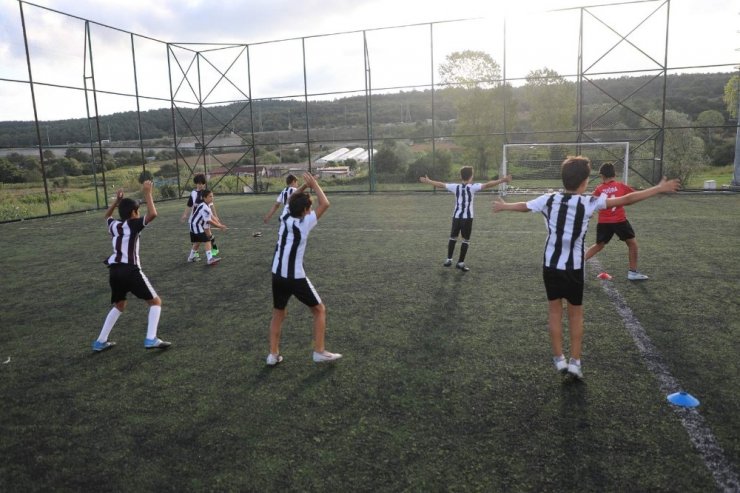 Eyüpsultanlı gençlere ücretsiz futbol eğitimi