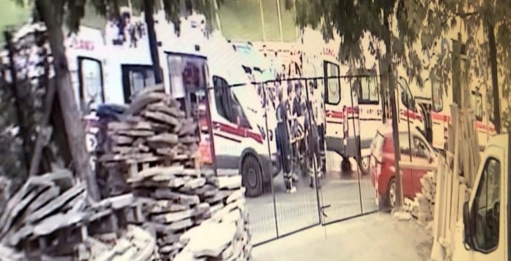 Esenyurt TEM bağlantı yolunu kilitleyen kaza kamerada