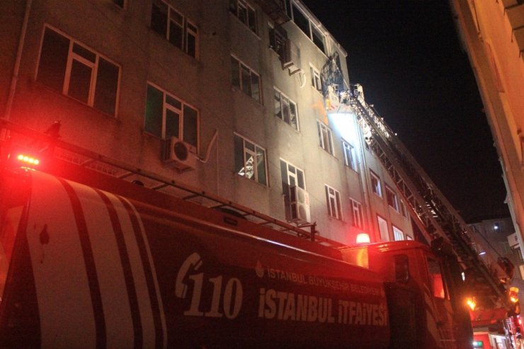 Kağıthane’de bir diş laboratuvarında korkutan yangın