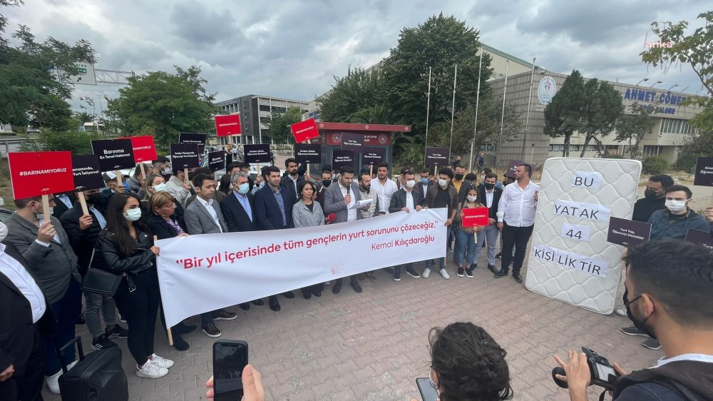 "İSTANBUL'DA KYK YURTLARININ TEK BİR YATAĞINA 44 ÖĞRENCİ DÜŞÜYOR"