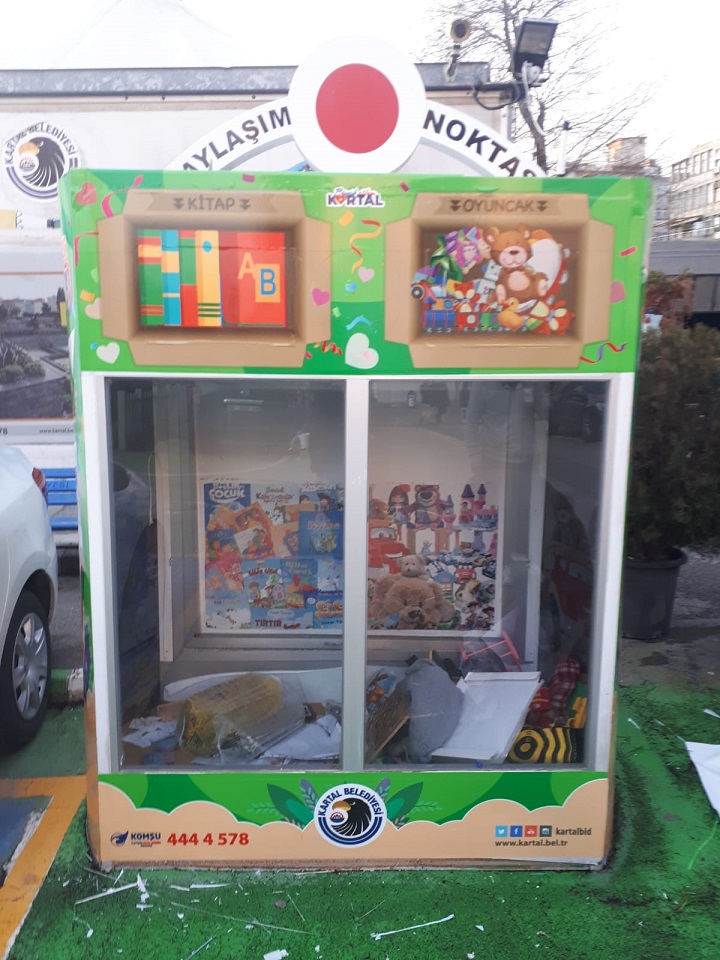 kartallilarin-kitap-ve-oyuncaklari-cocuklarla-bulusuyor-1.jpg