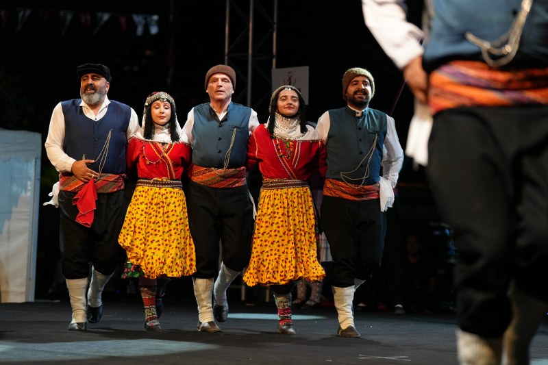 kartalda-2-uluslararasi-halk-oyunlari-festivalinde-gorkemli-final-7-800x533.jpeg
