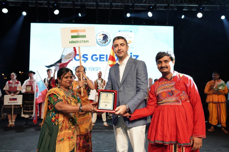 kartalda-2-uluslararasi-halk-oyunlari-festivalinde-gorkemli-final-8-800x533.jpeg
