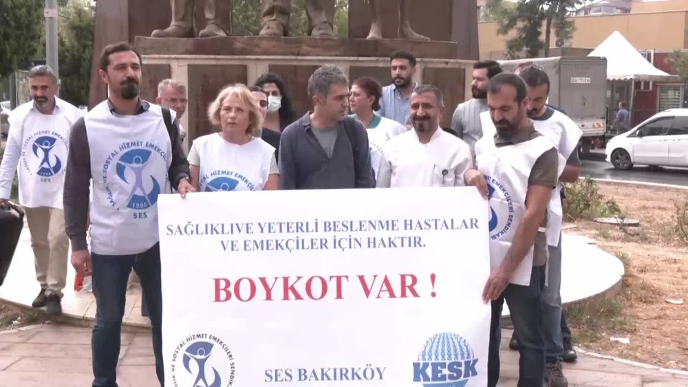 SAĞLIK EMEKÇİLERİ, HASTANELERDE VERİLEN YEMEKLERİ PROTESTO ETTİ