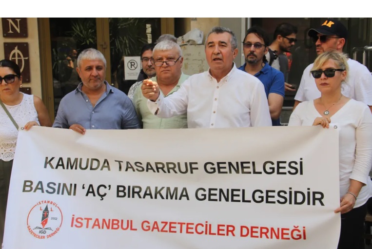 20240722-gazeteciler-basin-ilan-onunde-basini-ac-birakma-genelgesi-4586-02b5652efa68ea62414e.jpg