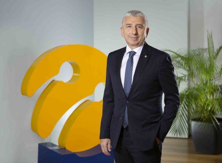 TURKCELL’İN YENİ REKLAM KAMPANYASININ YÜZÜ ATA DEMİRER OLDU