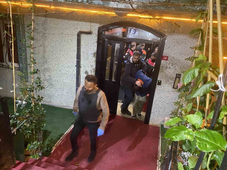 AVCILAR’DA APART GÖRÜNÜMLÜ “ZEHİR” BİNASINA BASKIN