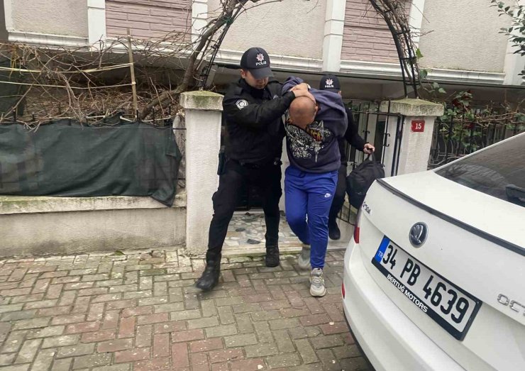 AVCILAR’DA CANINI HİÇE SAYAN HIRSIZ ÇATIDAN EVE GİRDİ