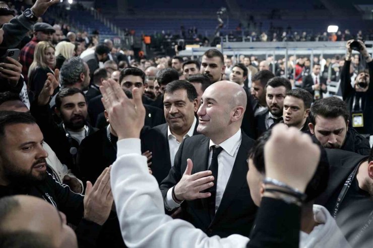 HÜSEYİN YÜCEL SALONDAN AYRILDI