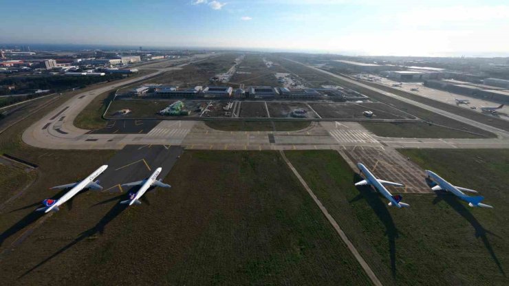 ATATÜRK HAVALİMANI’NDA PİSTLERİN KALAN KISMI UÇAK PARKI OLDU
