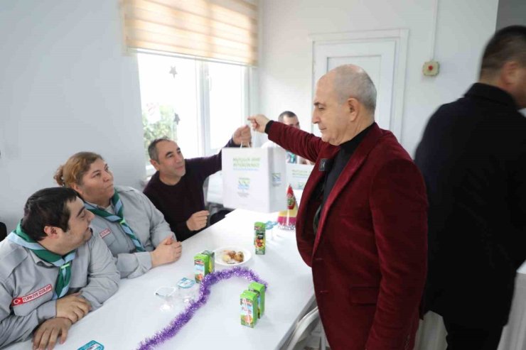 BÜYÜKÇEKMECE’DE ENGELLİ ÖĞRENCİLER YENİ YILA AĞAÇ DİKEREK GİRDİ