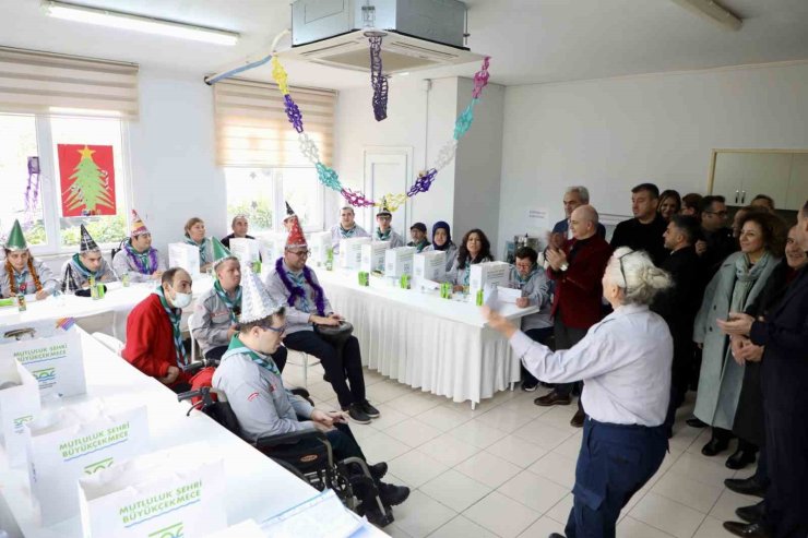 BÜYÜKÇEKMECE’DE ENGELLİ ÖĞRENCİLER YENİ YILA AĞAÇ DİKEREK GİRDİ