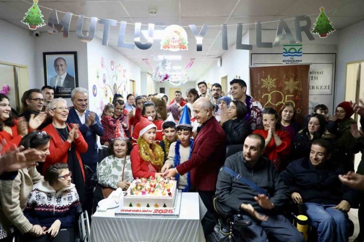 BÜYÜKÇEKMECE’DE ENGELLİ ÖĞRENCİLER YENİ YILA AĞAÇ DİKEREK GİRDİ