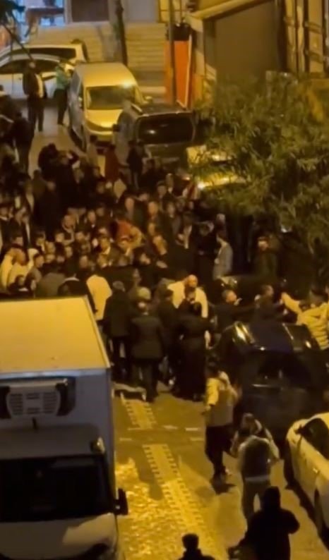 DÜĞÜNDE KÜFÜRLEŞMEYLE BAŞLAYAN TARTIŞMA HALAYDA KAVGAYA DÖNDÜ