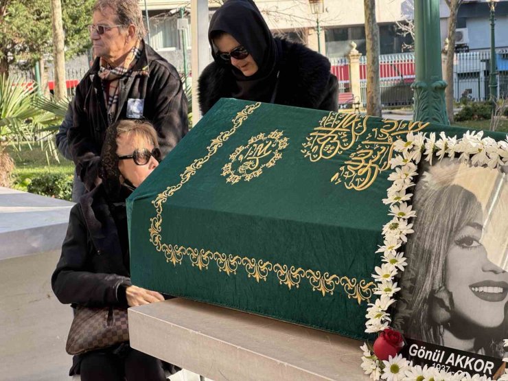 TÜRK SANAT MÜZİĞİ SANATÇISI GÖNÜL AKKOR SON YOLCULUĞUNA UĞURLANDI