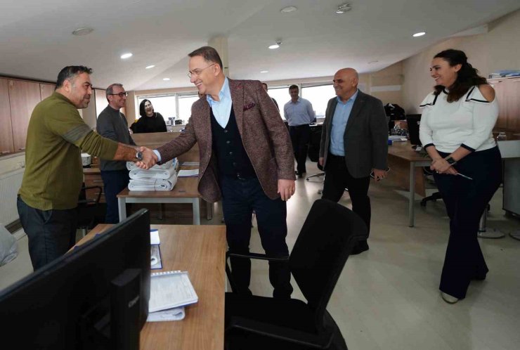 BEYLİKDÜZÜ BELEDİYE BAŞKANI ÇALIK 2024’ÜN SON GÜNÜNDE DE İLÇE HALKIYLA BİR ARAYA GELDİ