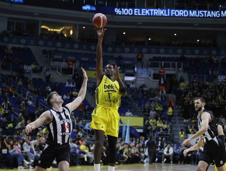 BASKETBOLDA DERBİNİN KAZANANI FENERBAHÇE