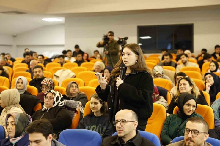 ESENLER’DE “GÜNDEME DAİR DÜŞÜNCELER” İSİMLİ SEMİNER PROGRAMI DÜZENLENDİ