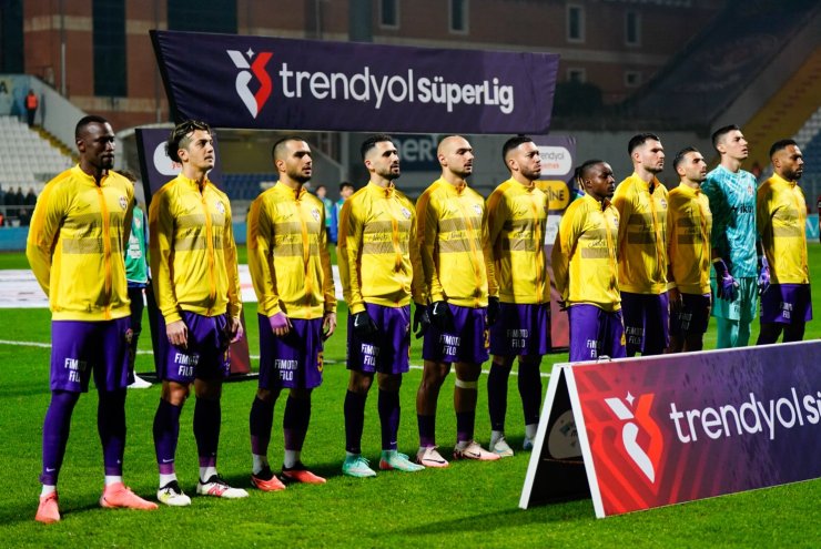 TRENDYOL SÜPER LİG: EYÜPSPOR: 0 - CORENDON ALANYASPOR: 0 (MAÇ DEVAM EDİYOR)