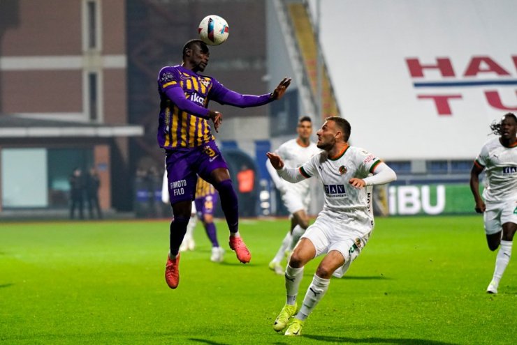 TRENDYOL SÜPER LİG: EYÜPSPOR: 0 - CORENDON ALANYASPOR: 0 (MAÇ DEVAM EDİYOR)