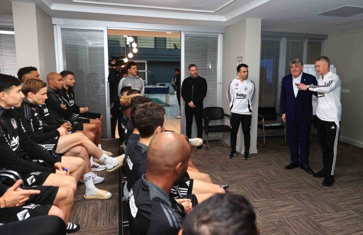 BEŞİKTAŞ’TA BAŞKAN SERDAL ADALI İLE OLE GUNNAR SOLSKJAER, TAKIMLA TOPLANTI YAPTI