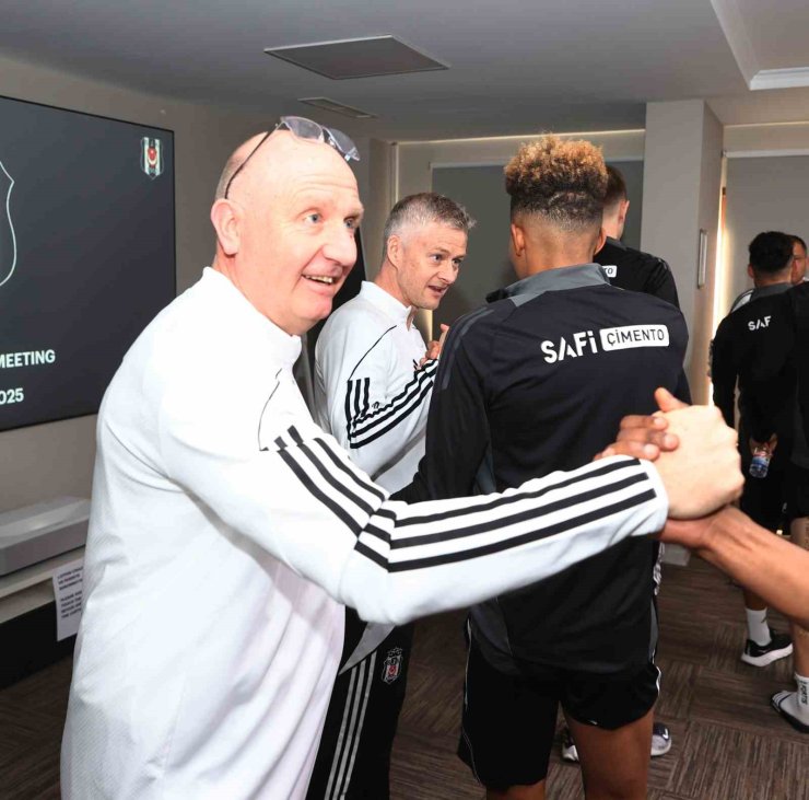BEŞİKTAŞ’TA BAŞKAN SERDAL ADALI İLE OLE GUNNAR SOLSKJAER, TAKIMLA TOPLANTI YAPTI