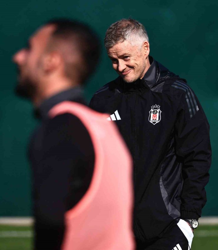 BEŞİKTAŞ’TA OLE GUNNAR SOLSKJAER, İLK ANTRENMANINA ÇIKTI