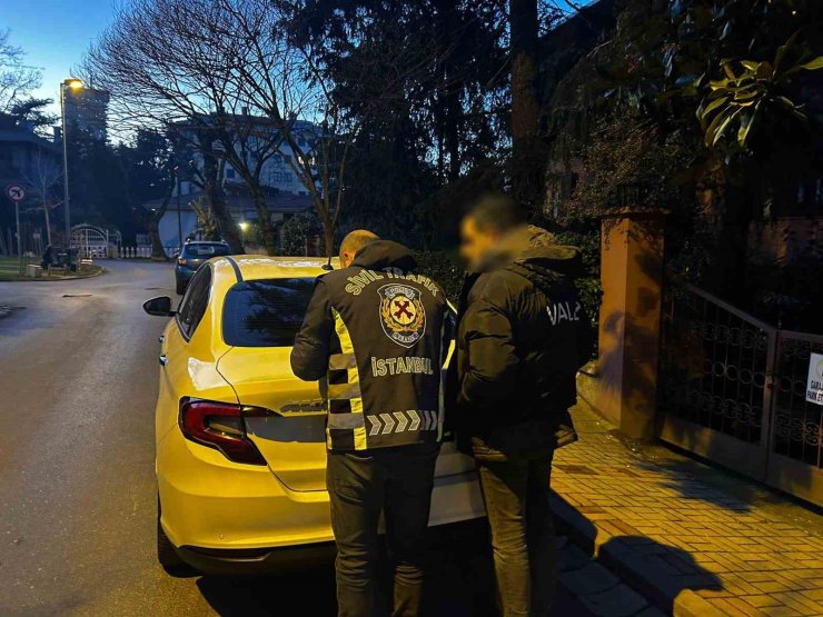 BEŞİKTAŞ’TA GERÇEKLEŞTİRİLEN VALE DENETİMİNDE CEZA YAĞDI: 1 FİRARİ YAKALANDI