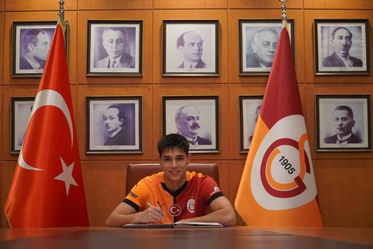 GALATASARAY, GENÇ FUTBOLCU BERAT YILMAZ’IN SÖZLEŞMESİNİ UZATTI