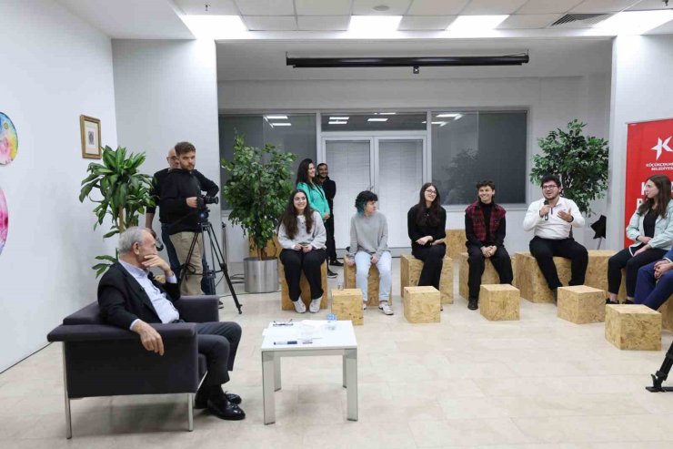 KÜÇÜKÇEKMECE BELEDİYE BAŞKANI KEMAL ÇEBİ GENÇLERLE BULUŞTU