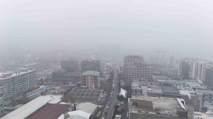 İSTANBUL’DA YOĞUN SİS KARTPOSTALLIK KARELER OLUŞTURDU